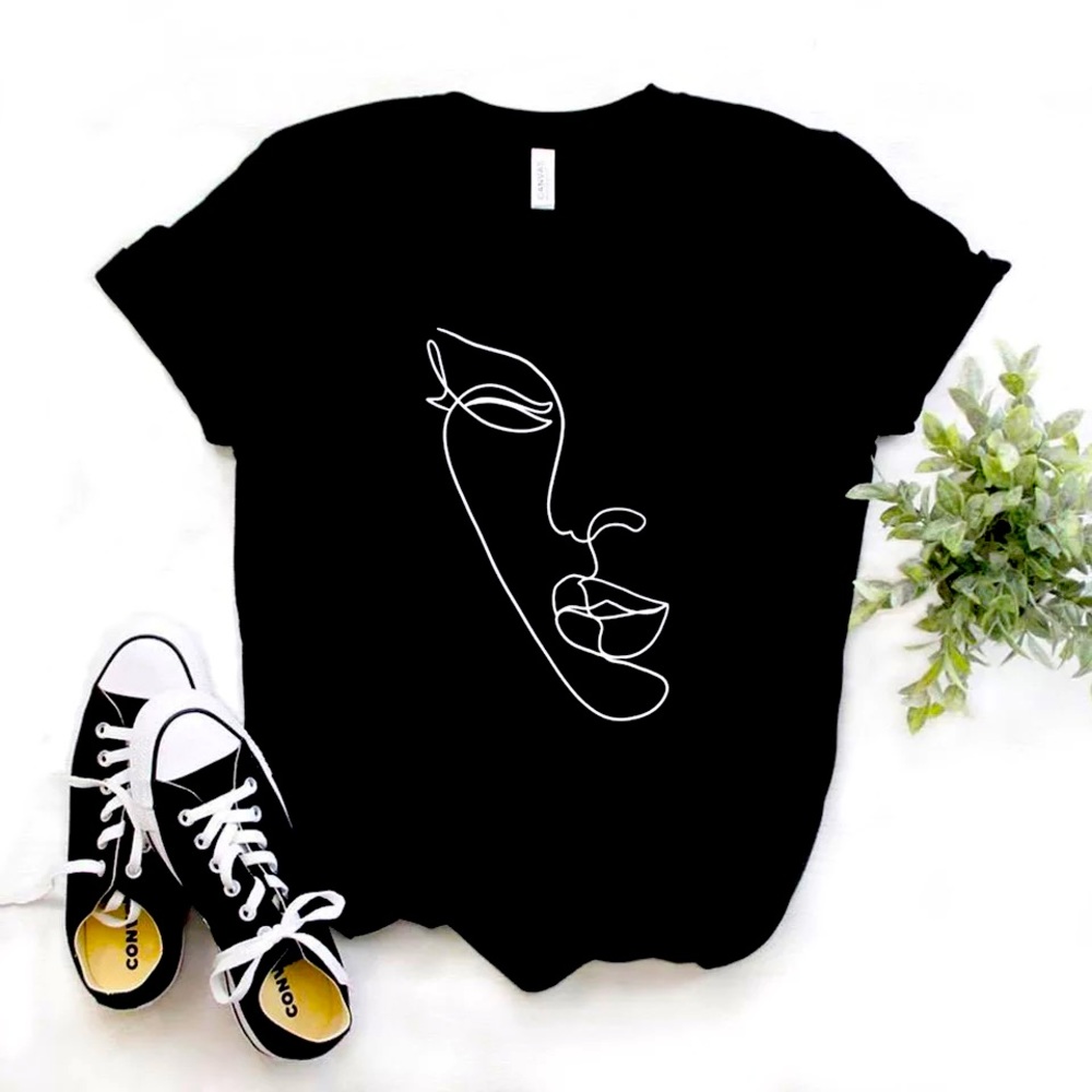 Beautiful t-shirt, very nice fabric.
